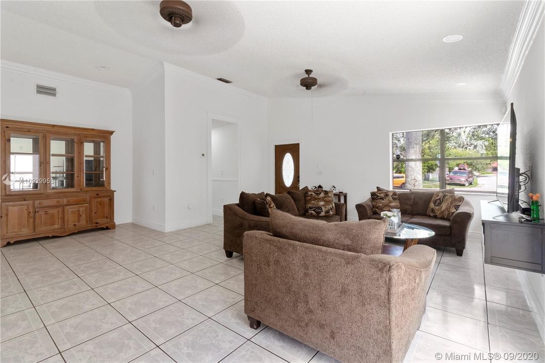 Recently Sold: $279,000 (4 beds, 2 baths, 1586 Square Feet)