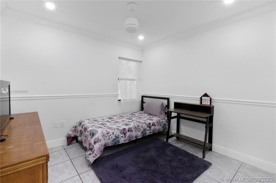 Recently Sold: $279,000 (4 beds, 2 baths, 1586 Square Feet)