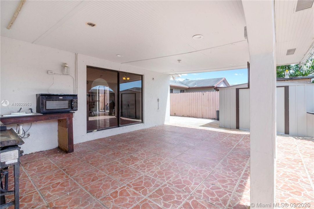 Recently Sold: $279,000 (4 beds, 2 baths, 1586 Square Feet)