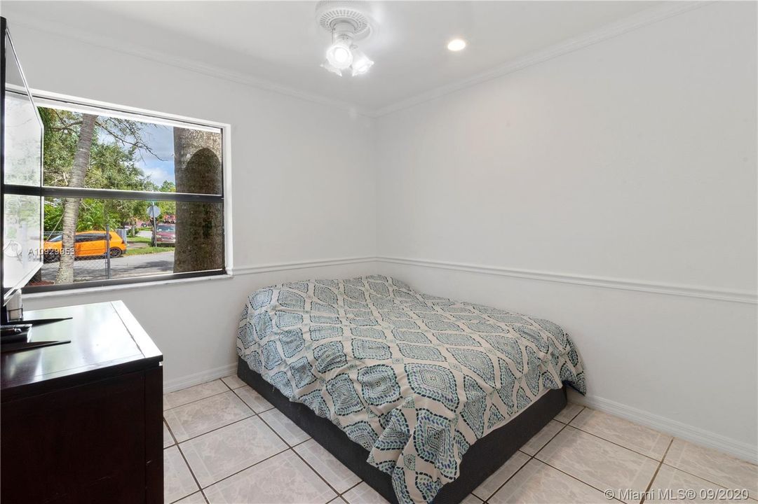 Recently Sold: $279,000 (4 beds, 2 baths, 1586 Square Feet)