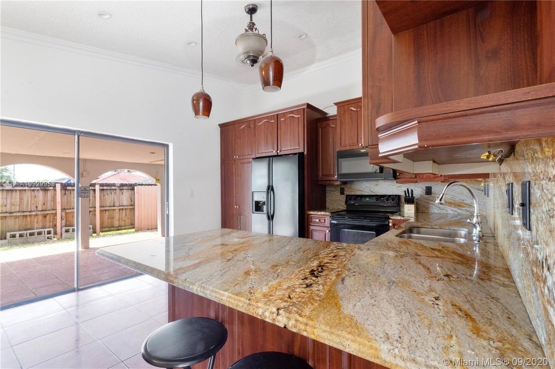 Recently Sold: $279,000 (4 beds, 2 baths, 1586 Square Feet)