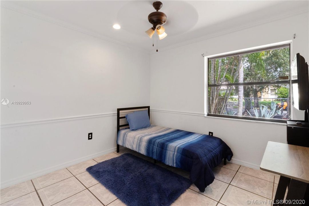 Recently Sold: $279,000 (4 beds, 2 baths, 1586 Square Feet)