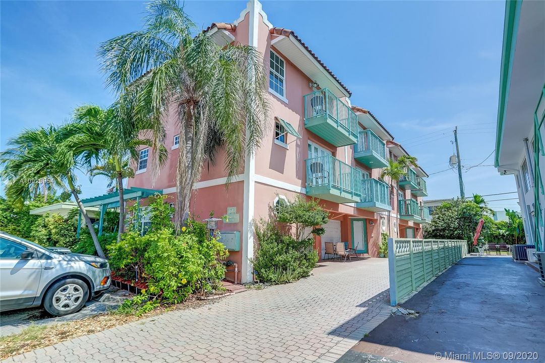 最近售出: $424,000 (3 贝兹, 3 浴室, 1448 平方英尺)