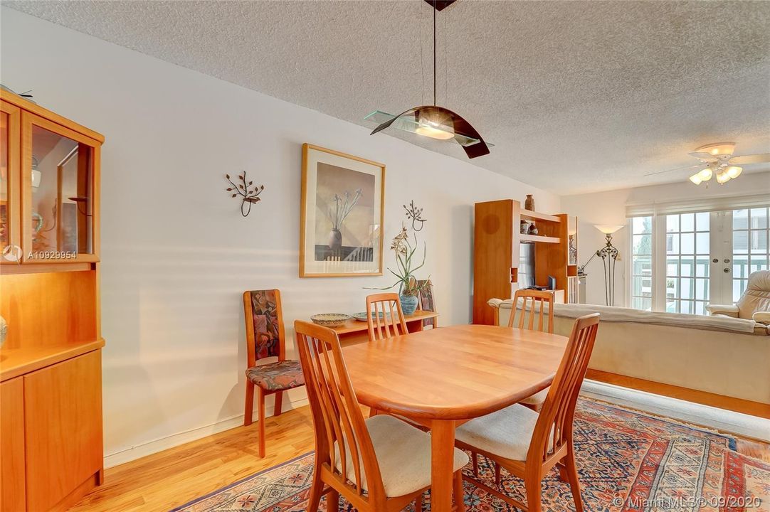 最近售出: $424,000 (3 贝兹, 3 浴室, 1448 平方英尺)