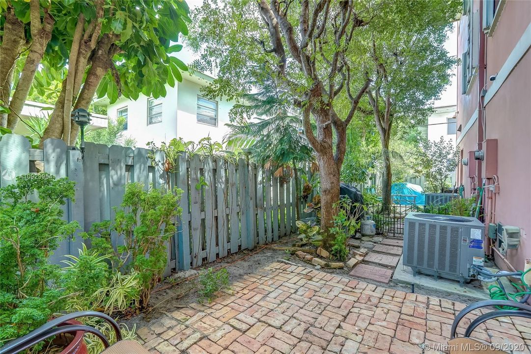 最近售出: $424,000 (3 贝兹, 3 浴室, 1448 平方英尺)