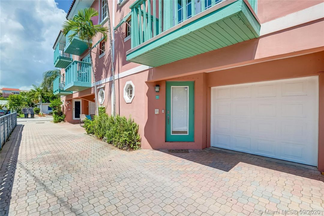 最近售出: $424,000 (3 贝兹, 3 浴室, 1448 平方英尺)