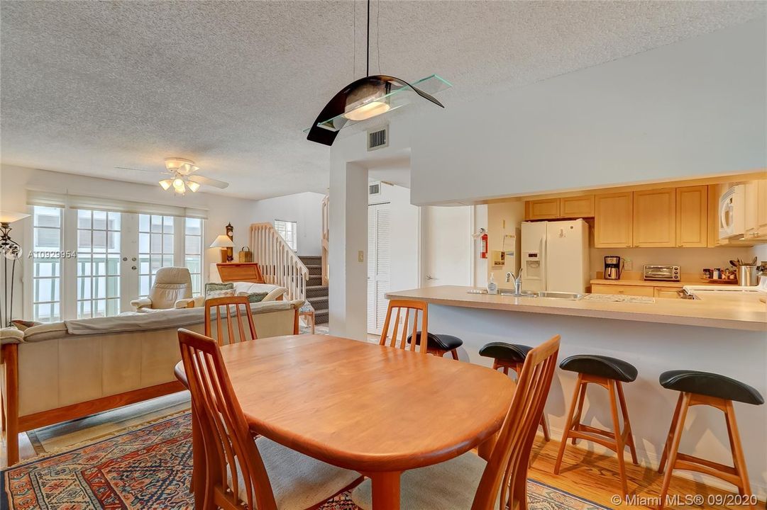 最近售出: $424,000 (3 贝兹, 3 浴室, 1448 平方英尺)