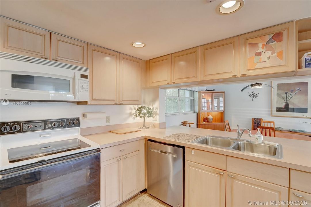 最近售出: $424,000 (3 贝兹, 3 浴室, 1448 平方英尺)