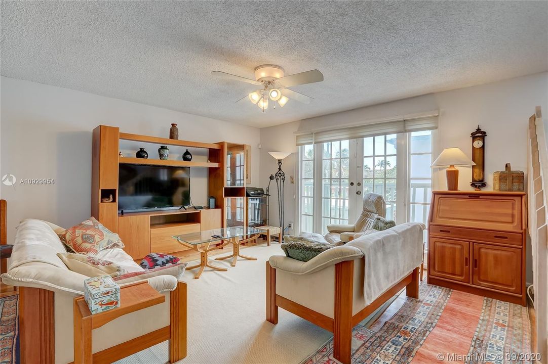 最近售出: $424,000 (3 贝兹, 3 浴室, 1448 平方英尺)