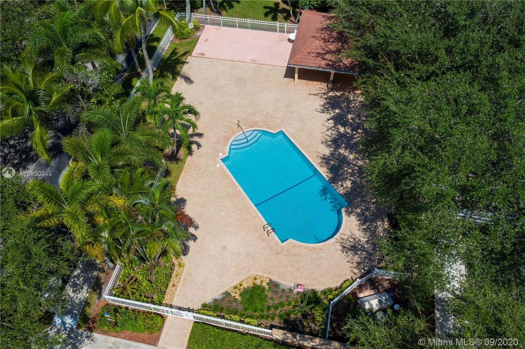 Vendido Recientemente: $349,900 (3 camas, 2 baños, 2135 Pies cuadrados)