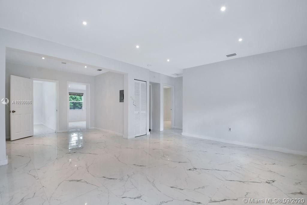 Recently Sold: $475,000 (4 beds, 3 baths, 1119 Square Feet)