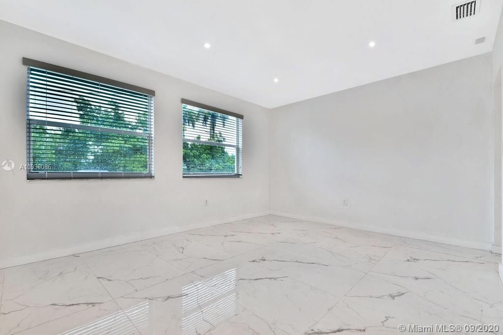 Recently Sold: $475,000 (4 beds, 3 baths, 1119 Square Feet)