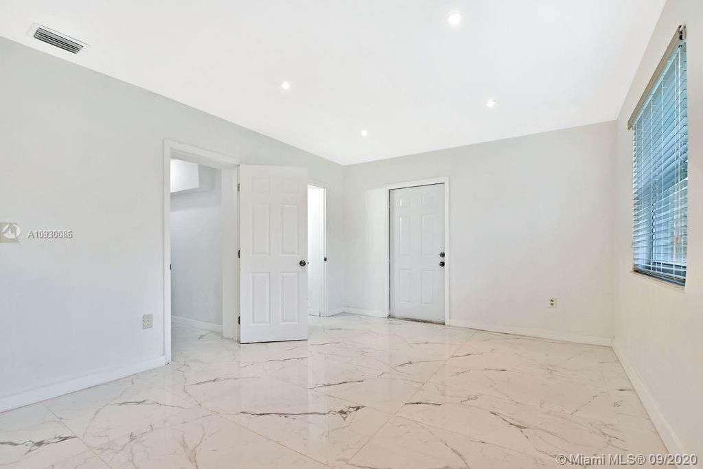 Recently Sold: $475,000 (4 beds, 3 baths, 1119 Square Feet)