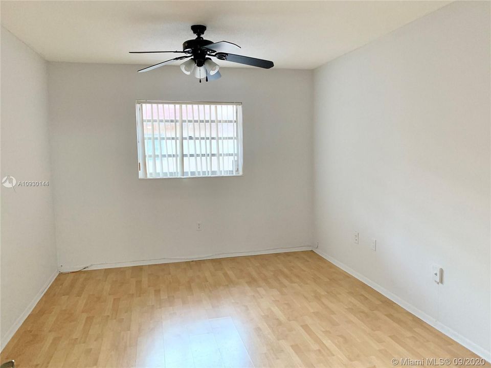 Recently Rented: $1,050 (1 beds, 1 baths, 755 Square Feet)