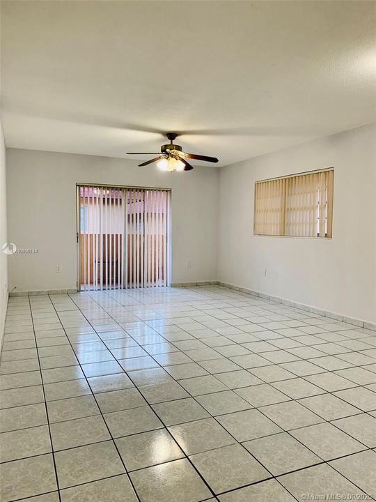 Recently Rented: $1,050 (1 beds, 1 baths, 755 Square Feet)