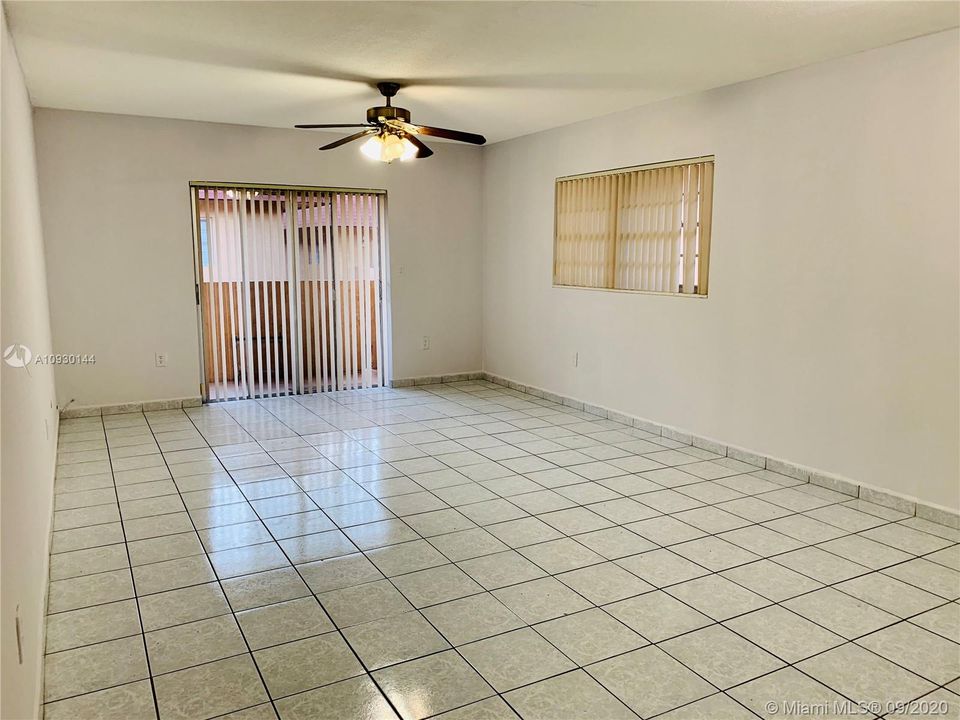 Recently Rented: $1,050 (1 beds, 1 baths, 755 Square Feet)