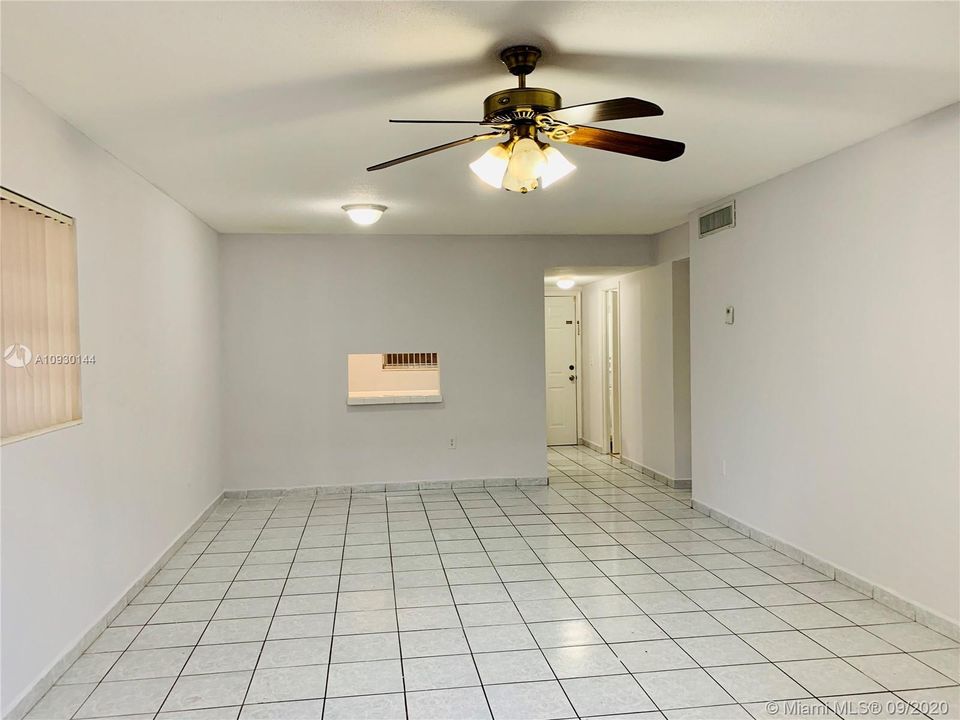 Recently Rented: $1,050 (1 beds, 1 baths, 755 Square Feet)