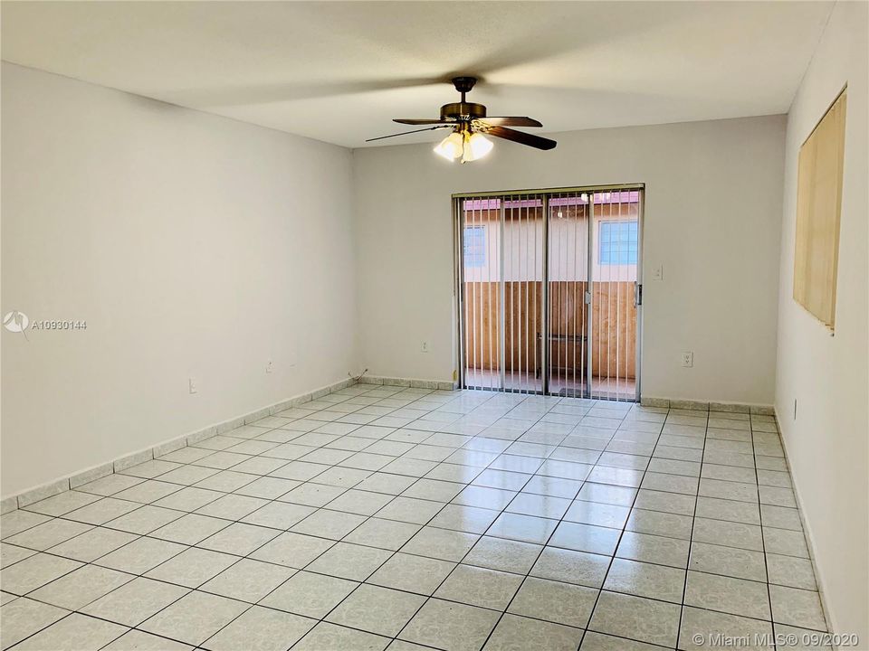 Recently Rented: $1,050 (1 beds, 1 baths, 755 Square Feet)