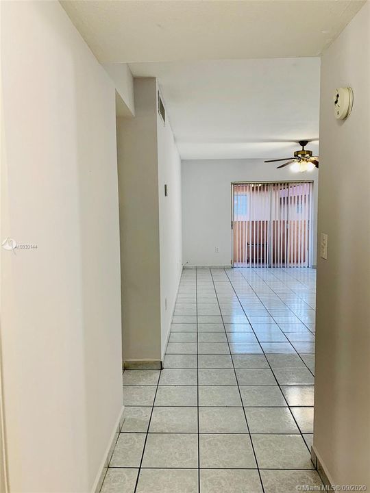 Recently Rented: $1,050 (1 beds, 1 baths, 755 Square Feet)