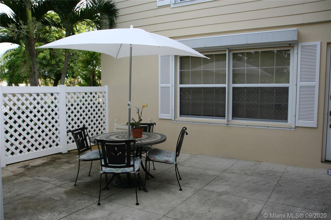 最近租的: $1,700 (2 贝兹, 2 浴室, 1374 平方英尺)