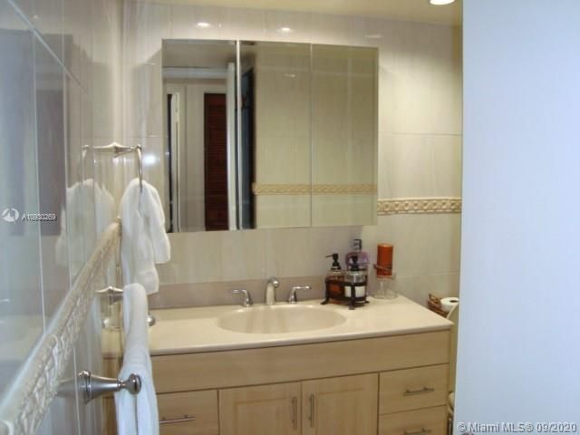 Recently Rented: $1,500 (2 beds, 2 baths, 955 Square Feet)