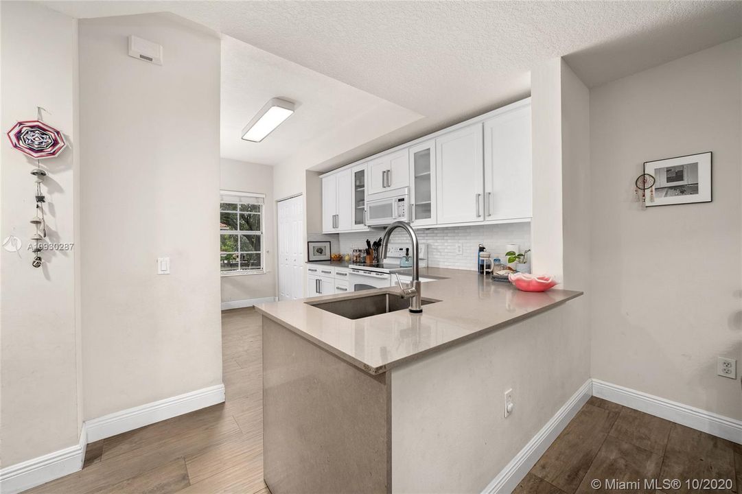 Recently Sold: $339,000 (2 beds, 2 baths, 1282 Square Feet)