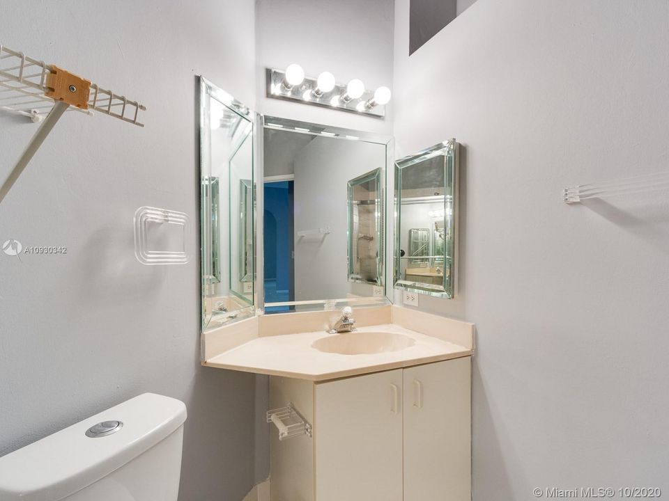最近售出: $288,000 (3 贝兹, 2 浴室, 1690 平方英尺)