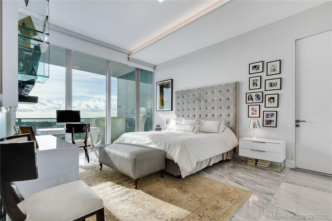 Recently Sold: $2,990,000 (3 beds, 4 baths, 1730 Square Feet)