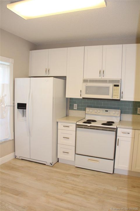 Recently Rented: $2,300 (2 beds, 2 baths, 1450 Square Feet)