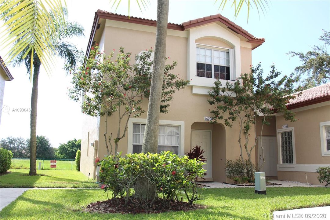Recently Rented: $2,300 (2 beds, 2 baths, 1450 Square Feet)