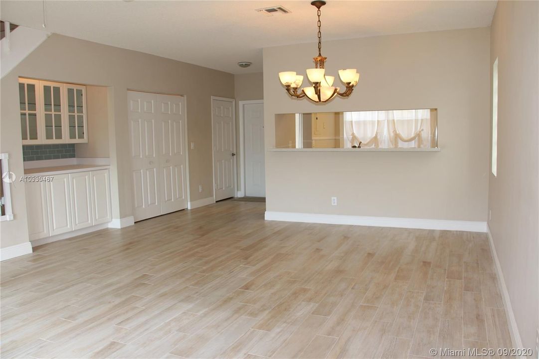 Recently Rented: $2,300 (2 beds, 2 baths, 1450 Square Feet)