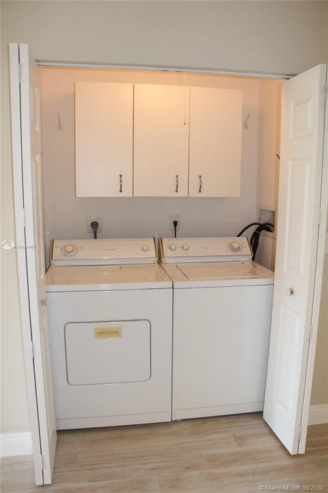 Recently Rented: $2,300 (2 beds, 2 baths, 1450 Square Feet)