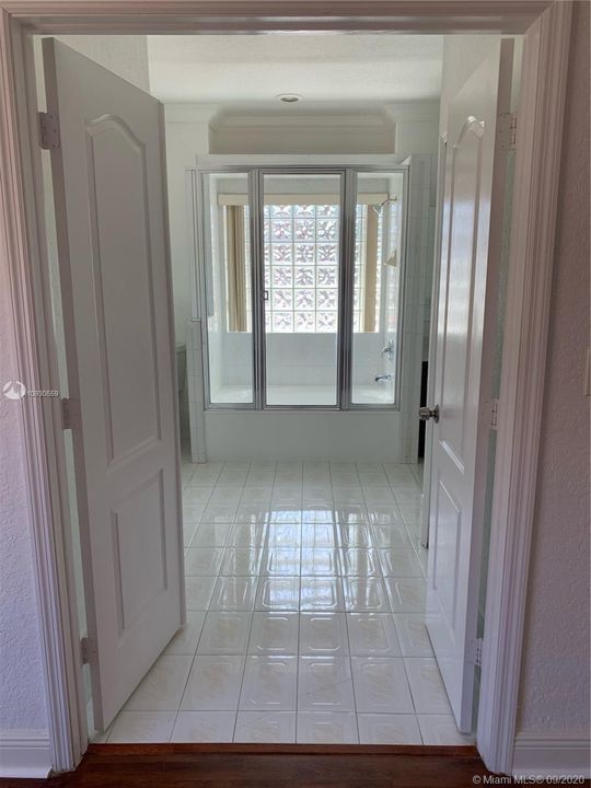 Recently Rented: $3,000 (4 beds, 2 baths, 2477 Square Feet)