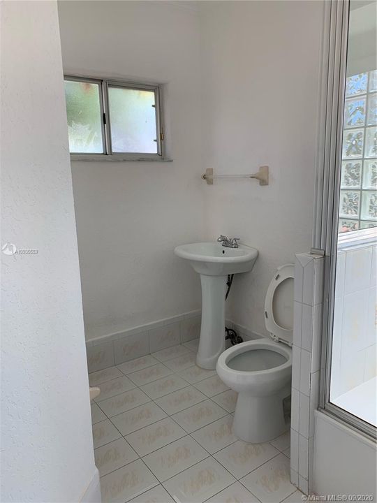 Recently Rented: $3,000 (4 beds, 2 baths, 2477 Square Feet)