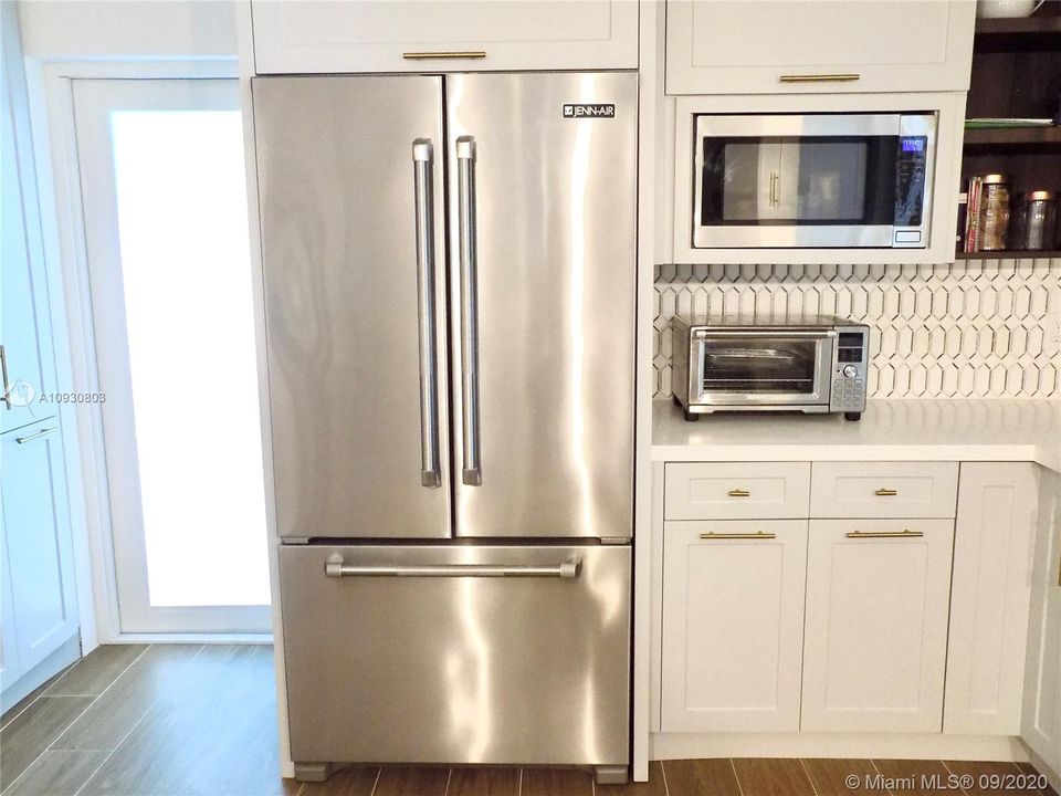 Recently Sold: $495,000 (3 beds, 2 baths, 1547 Square Feet)
