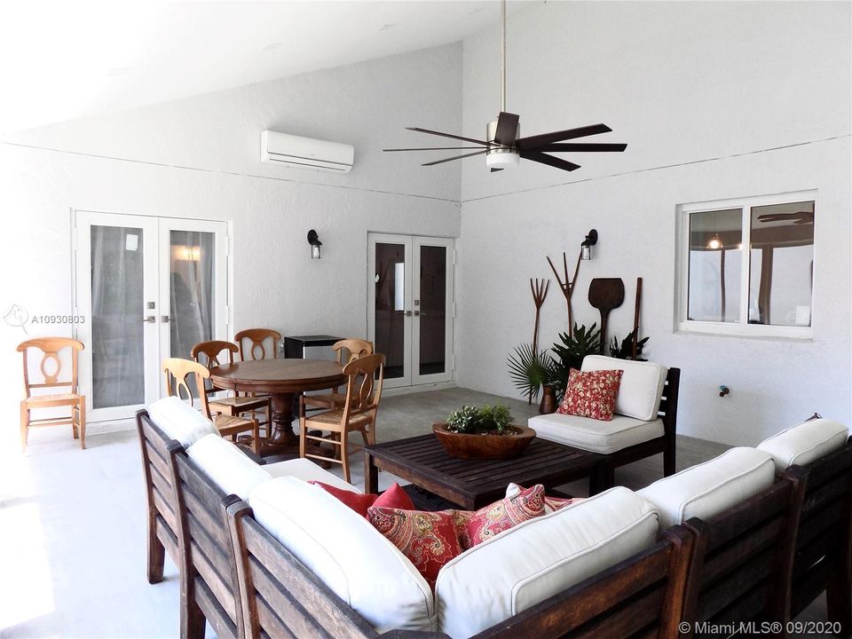 Recently Sold: $495,000 (3 beds, 2 baths, 1547 Square Feet)