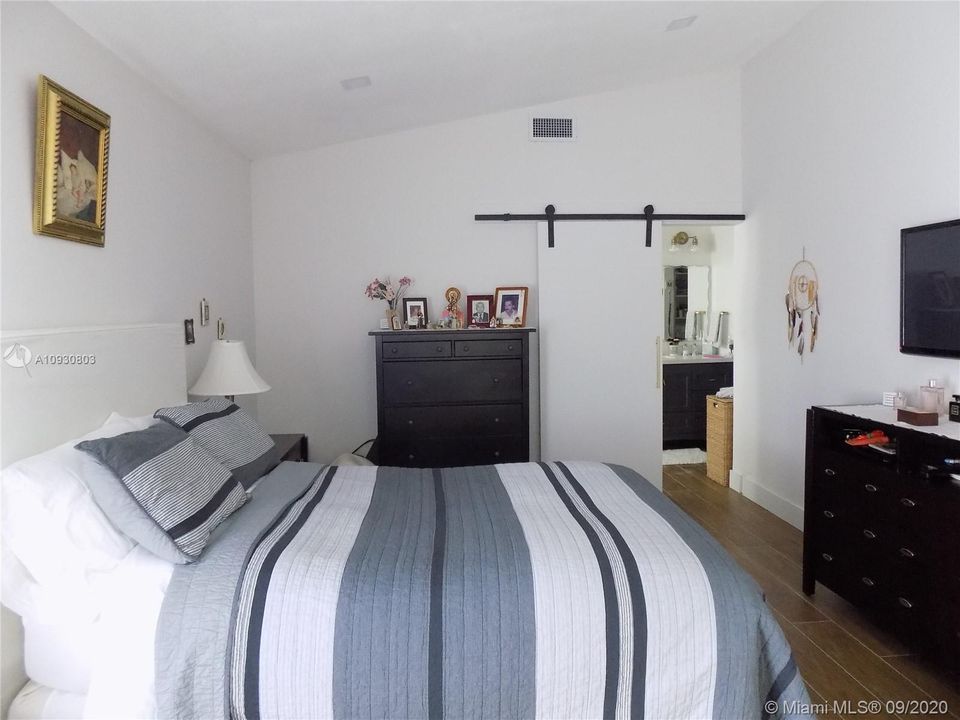 Recently Sold: $495,000 (3 beds, 2 baths, 1547 Square Feet)