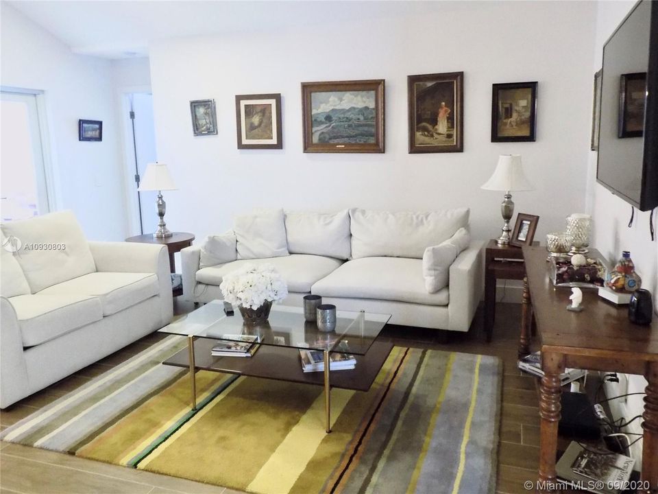 Recently Sold: $495,000 (3 beds, 2 baths, 1547 Square Feet)