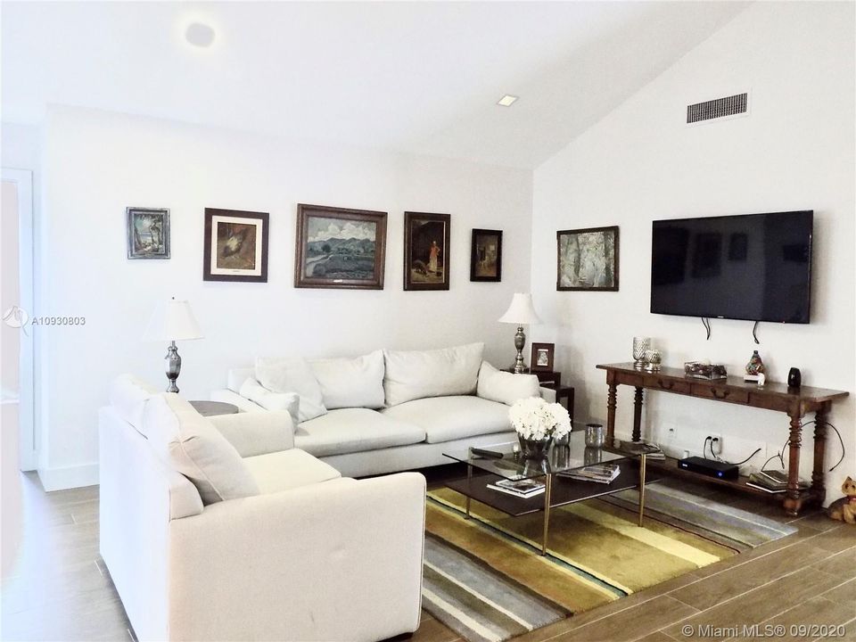 Recently Sold: $495,000 (3 beds, 2 baths, 1547 Square Feet)