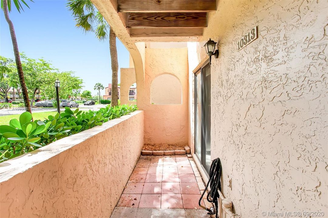 Vendido Recientemente: $180,000 (2 camas, 2 baños, 1040 Pies cuadrados)