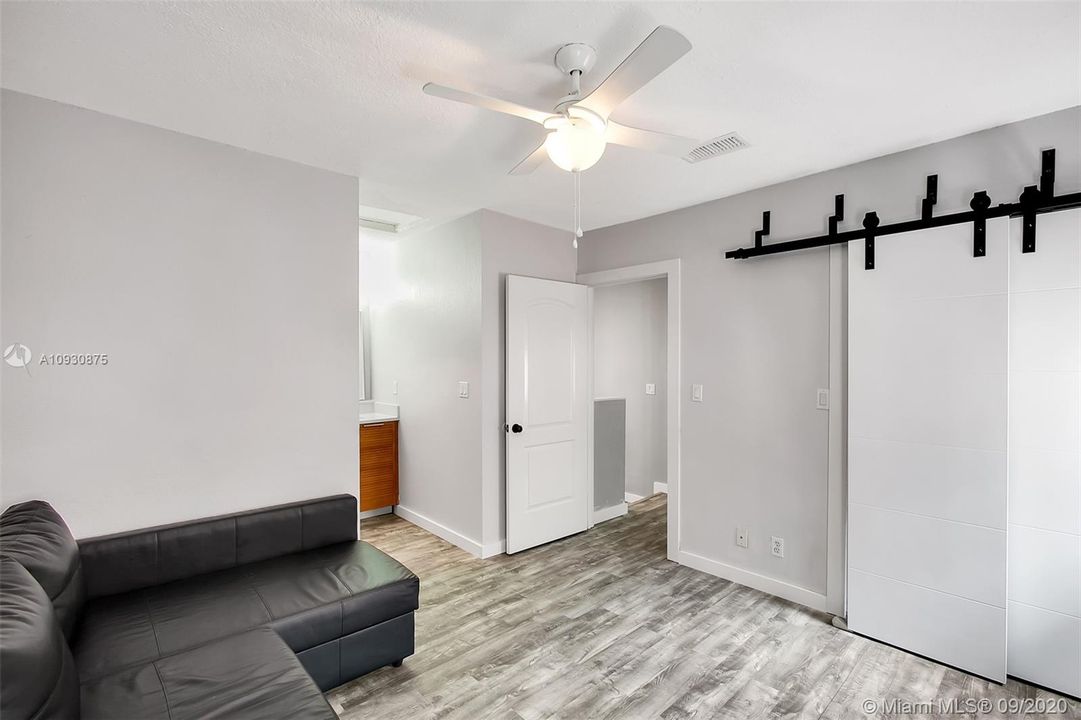 Vendido Recientemente: $180,000 (2 camas, 2 baños, 1040 Pies cuadrados)