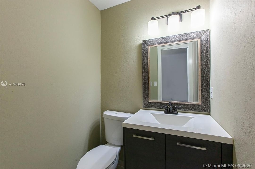 Vendido Recientemente: $180,000 (2 camas, 2 baños, 1040 Pies cuadrados)