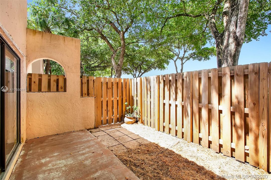 Vendido Recientemente: $180,000 (2 camas, 2 baños, 1040 Pies cuadrados)