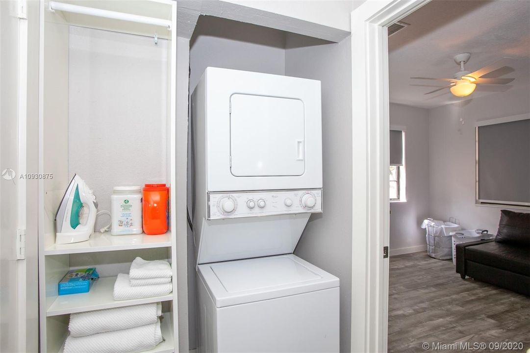 Vendido Recientemente: $180,000 (2 camas, 2 baños, 1040 Pies cuadrados)