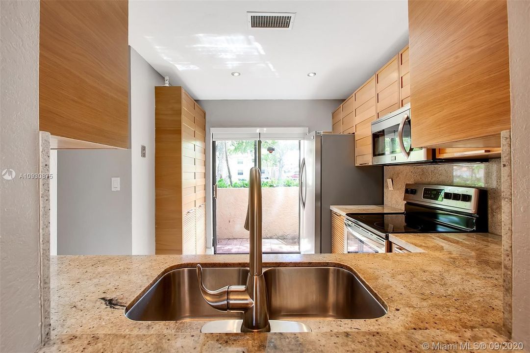 Vendido Recientemente: $180,000 (2 camas, 2 baños, 1040 Pies cuadrados)