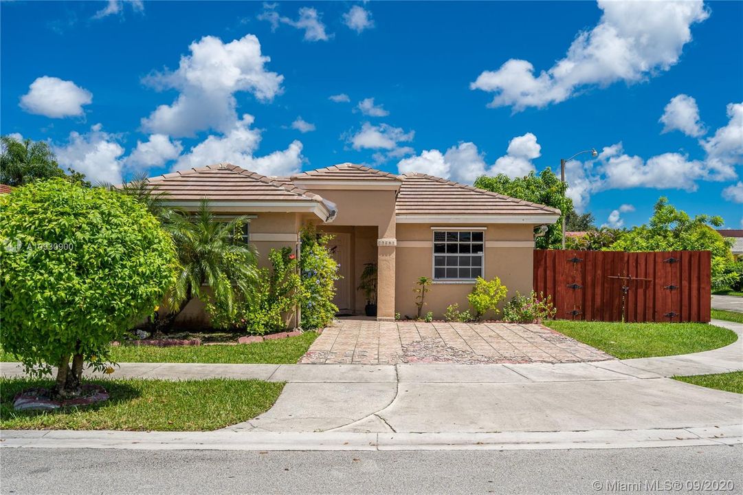 Recently Sold: $380,000 (3 beds, 2 baths, 1910 Square Feet)