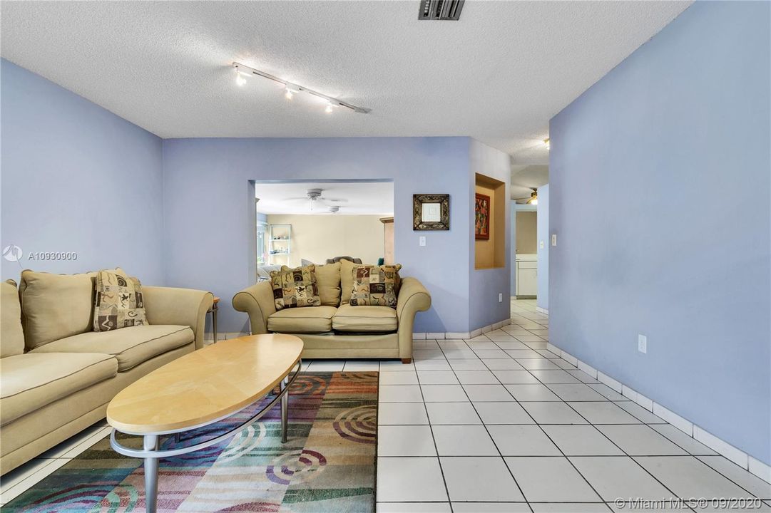 Recently Sold: $380,000 (3 beds, 2 baths, 1910 Square Feet)