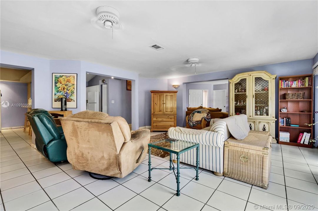 Recently Sold: $380,000 (3 beds, 2 baths, 1910 Square Feet)