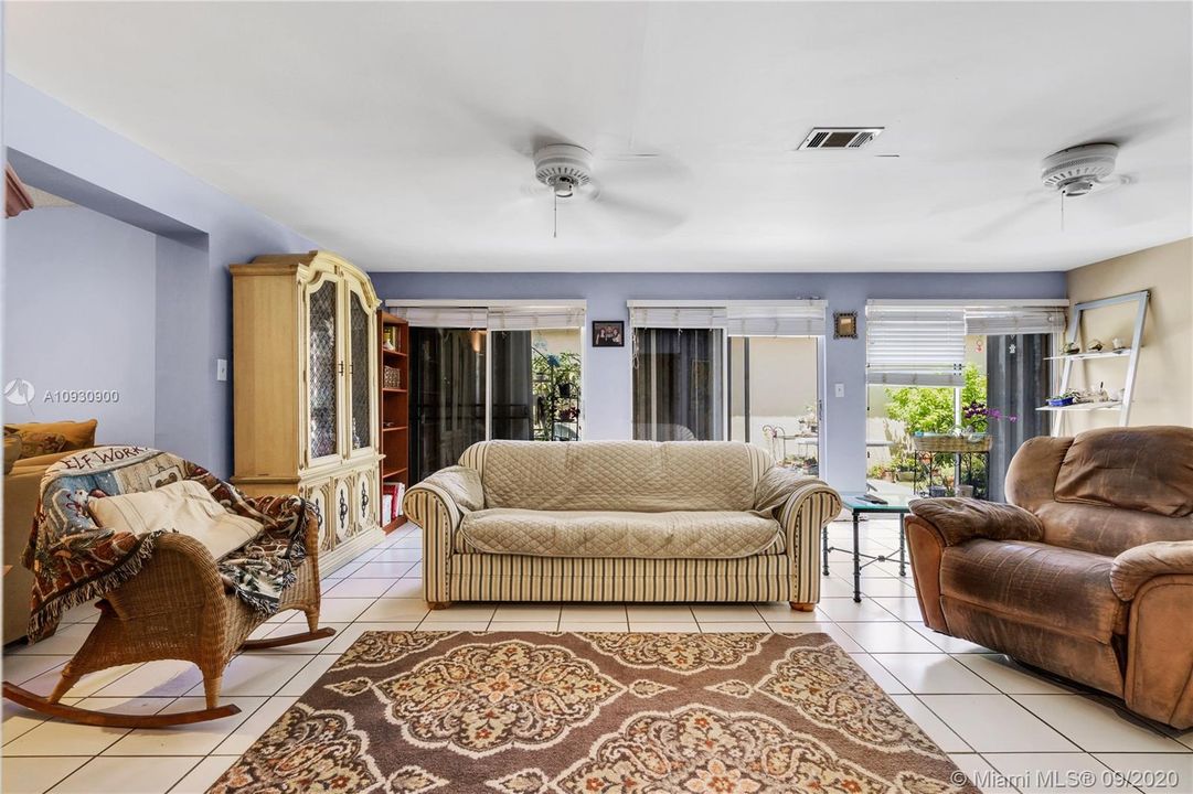 Recently Sold: $380,000 (3 beds, 2 baths, 1910 Square Feet)