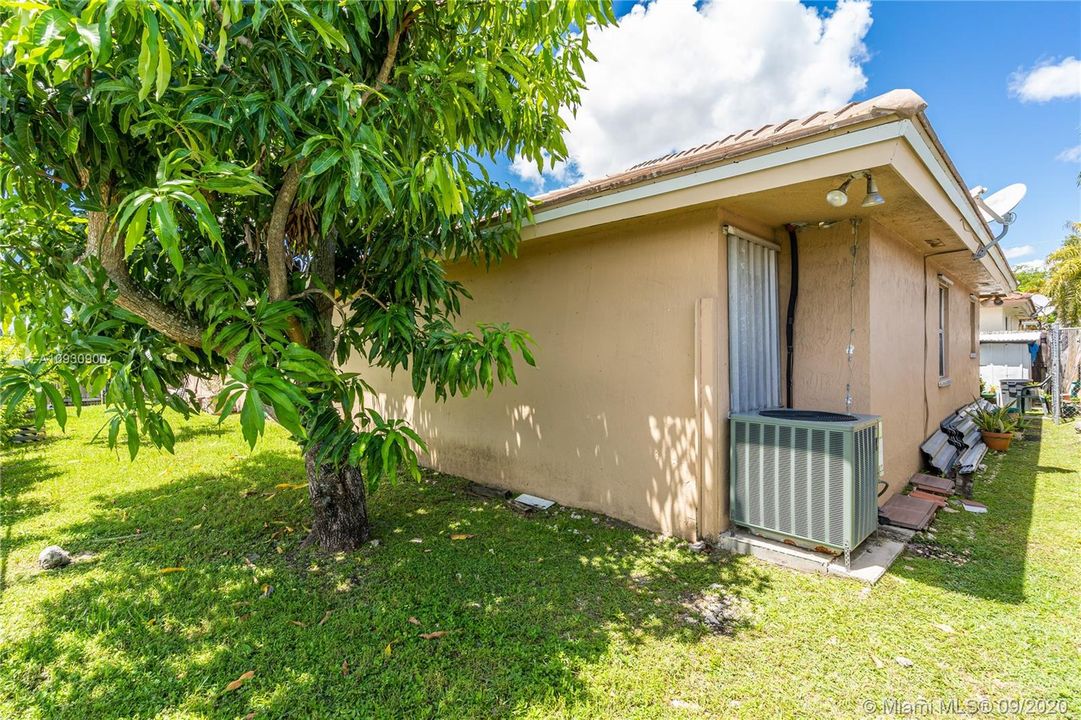 Recently Sold: $380,000 (3 beds, 2 baths, 1910 Square Feet)